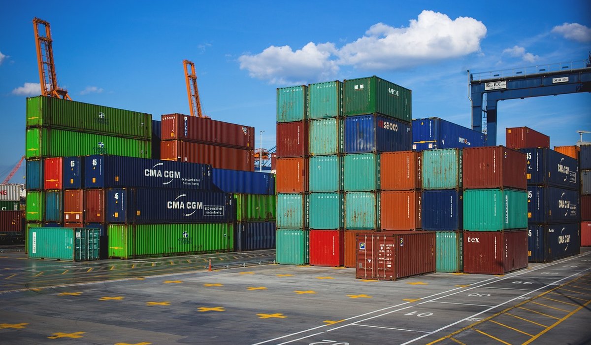 Tracking shipments across multiple European borders